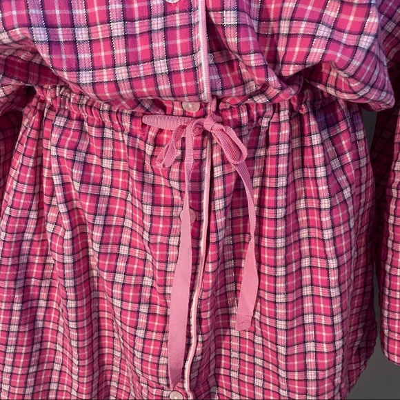 Victoria’s Secret pink and white sleepwear/robe.  Size Medium - Picture 4 of 17